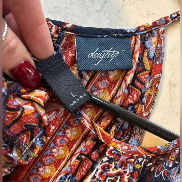 NWT Daytrip Buckle Floral Print Keyhole Tank Top - Picture 8 of 15